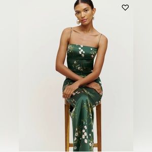 Beautiful Reformation dress. Size 0. Dark green. Comfortable, elegant. Worn once